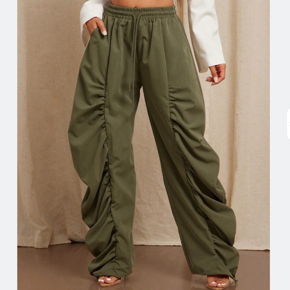 NWT Size Medium Sporty Ruch Wide Leg Parachute Pant - Picture 1 of 4